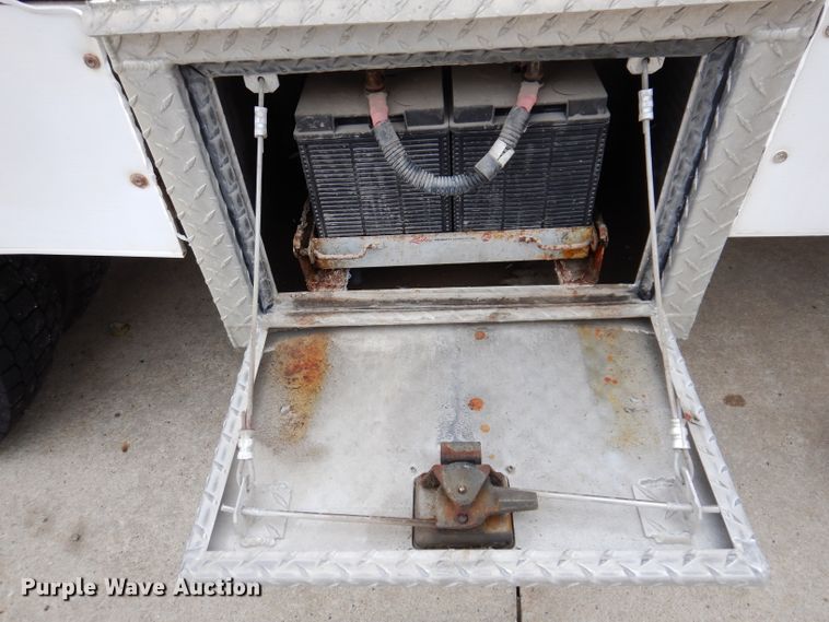 image for item KY9555 2003 Ford E550 Super Duty  box truck