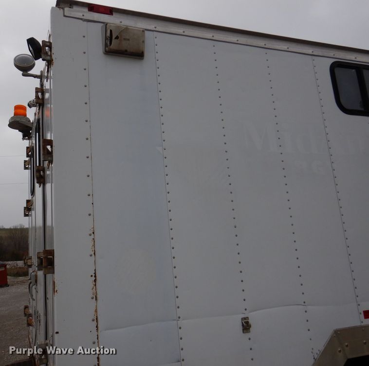 image for item KY9555 2003 Ford E550 Super Duty  box truck