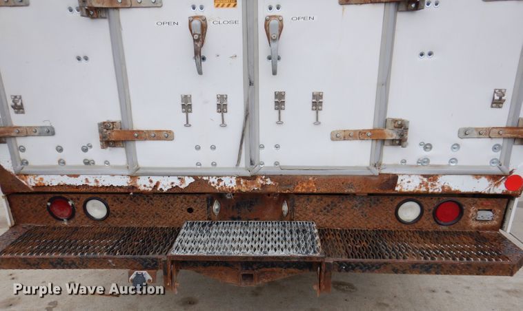 image for item KY9555 2003 Ford E550 Super Duty  box truck