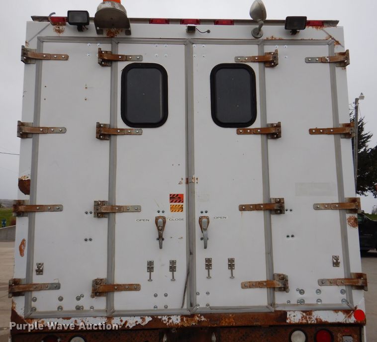 image for item KY9555 2003 Ford E550 Super Duty  box truck