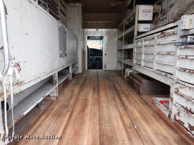 image for item KY9555 2003 Ford E550 Super Duty  box truck