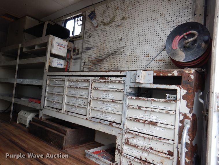 image for item KY9555 2003 Ford E550 Super Duty  box truck