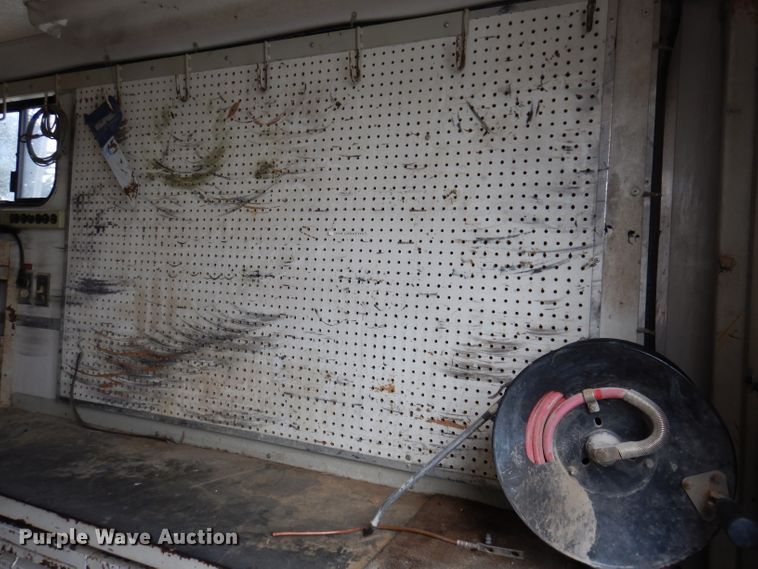 image for item KY9555 2003 Ford E550 Super Duty  box truck