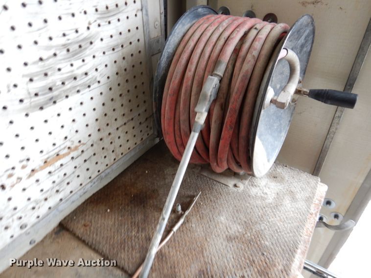 image for item KY9555 2003 Ford E550 Super Duty  box truck