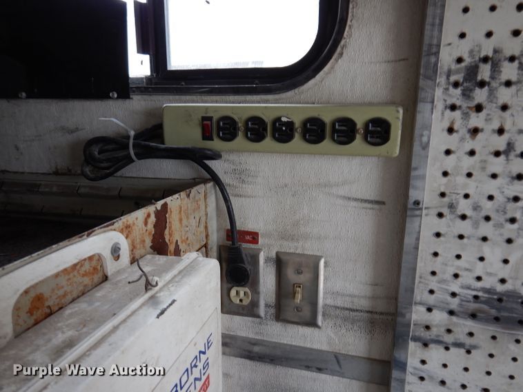 image for item KY9555 2003 Ford E550 Super Duty  box truck