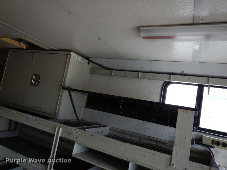 image for item KY9555 2003 Ford E550 Super Duty  box truck