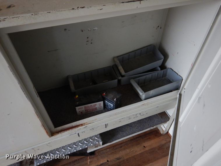 image for item KY9555 2003 Ford E550 Super Duty  box truck