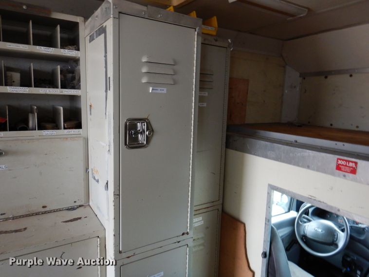 image for item KY9555 2003 Ford E550 Super Duty  box truck