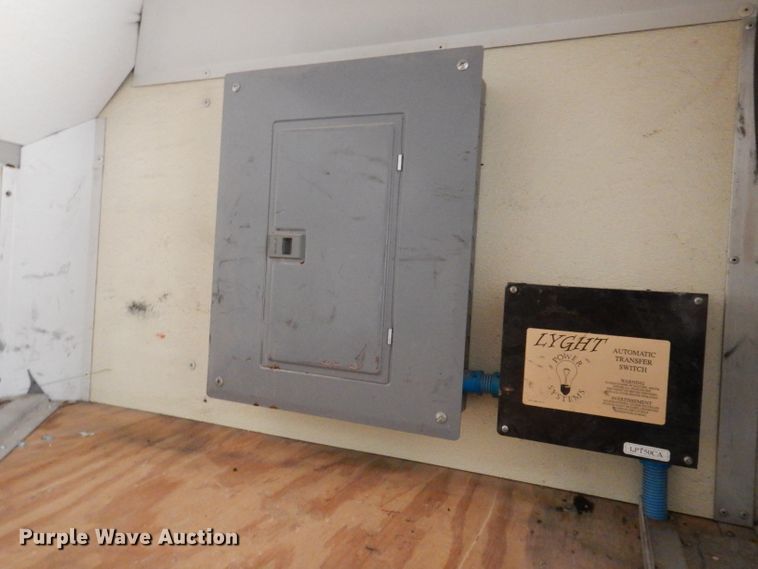 image for item KY9555 2003 Ford E550 Super Duty  box truck