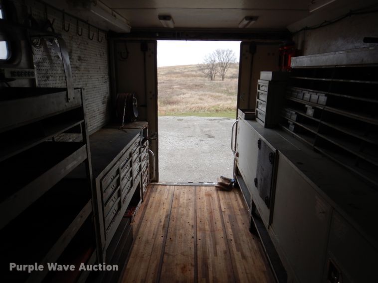 image for item KY9555 2003 Ford E550 Super Duty  box truck