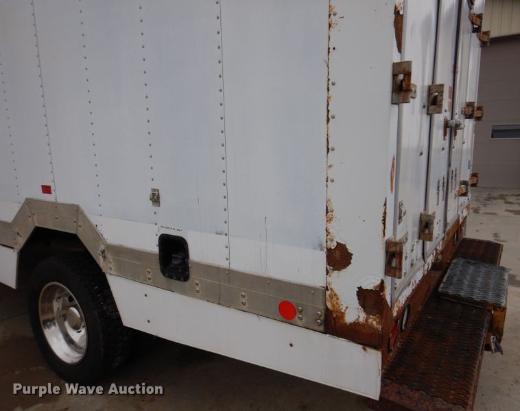 image for item KY9555 2003 Ford E550 Super Duty  box truck