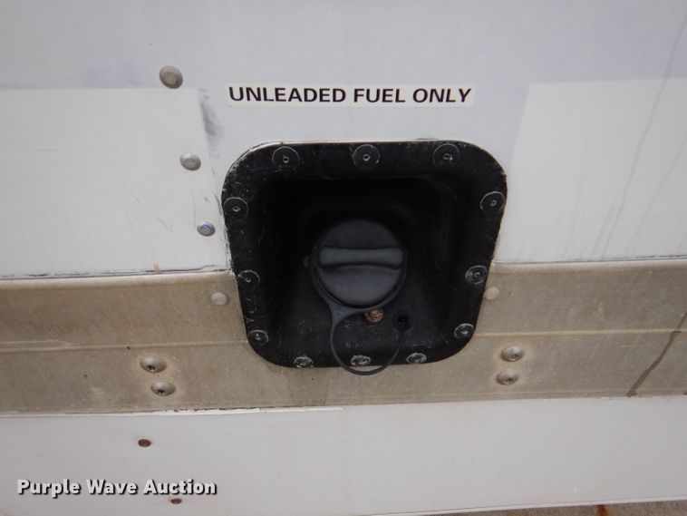 image for item KY9555 2003 Ford E550 Super Duty  box truck