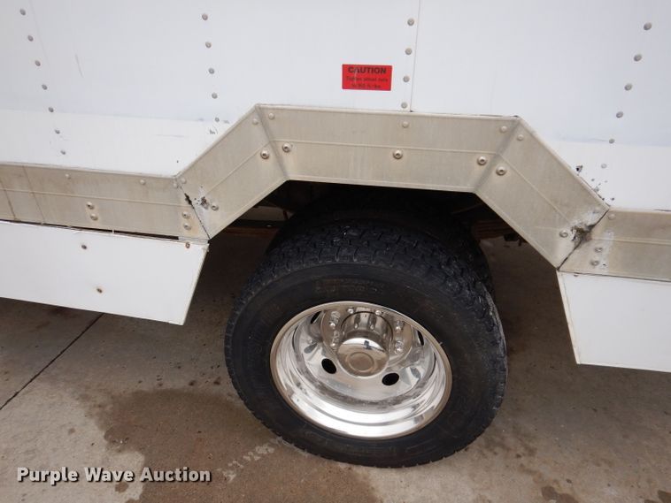 image for item KY9555 2003 Ford E550 Super Duty  box truck