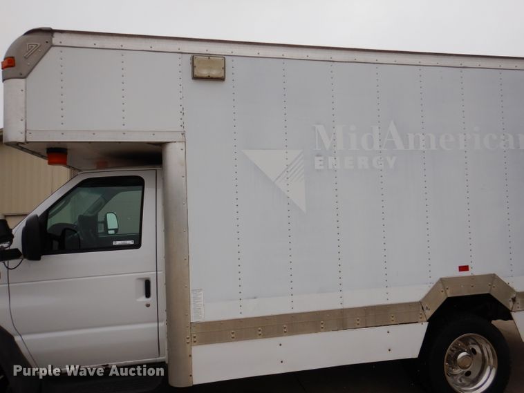image for item KY9555 2003 Ford E550 Super Duty  box truck