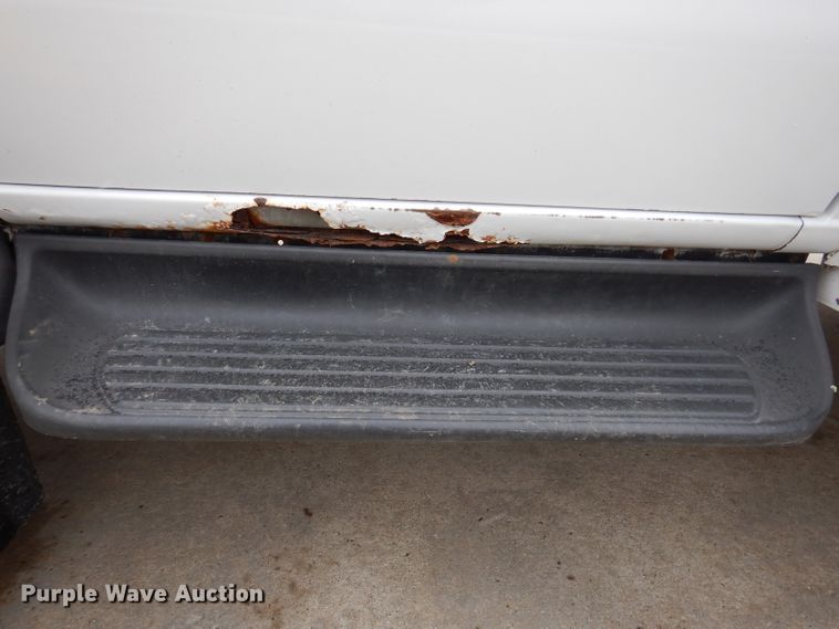 image for item KY9555 2003 Ford E550 Super Duty  box truck