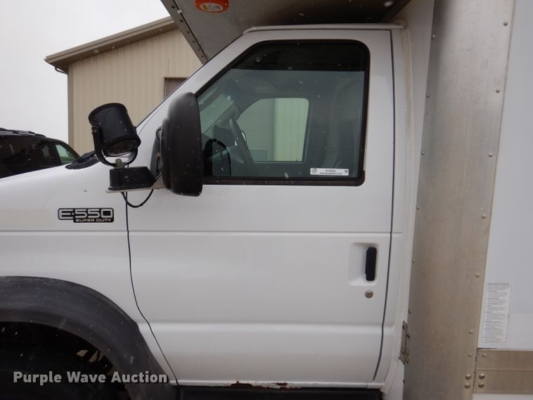 image for item KY9555 2003 Ford E550 Super Duty  box truck