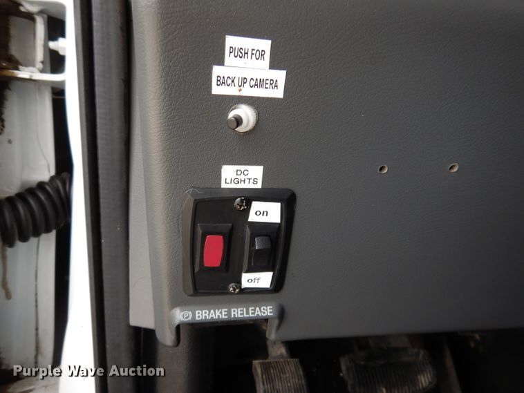 image for item KY9555 2003 Ford E550 Super Duty  box truck