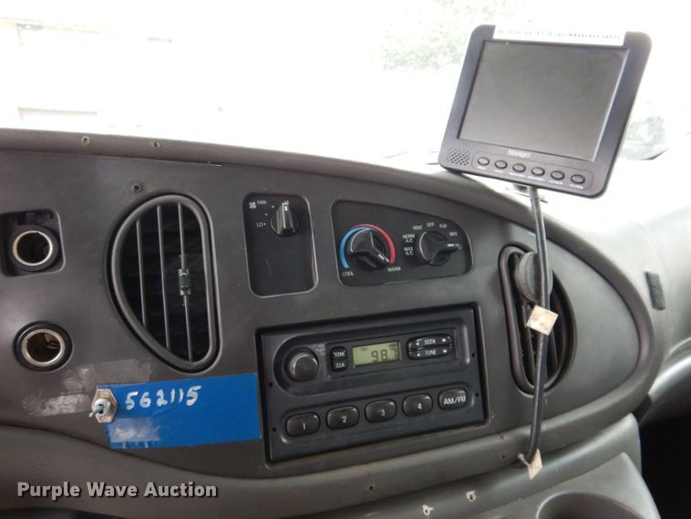 image for item KY9555 2003 Ford E550 Super Duty  box truck