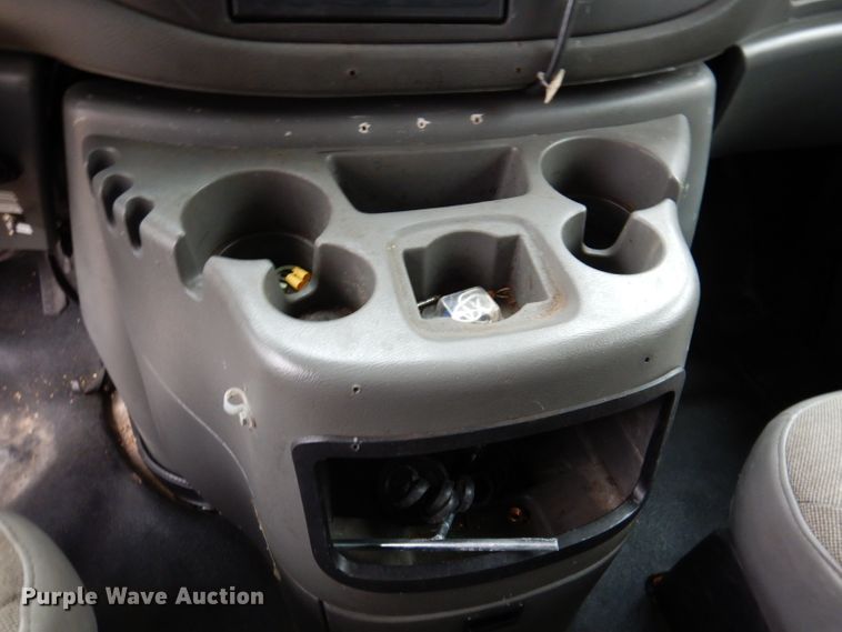 image for item KY9555 2003 Ford E550 Super Duty  box truck