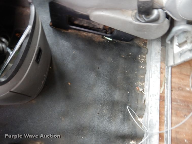 image for item KY9555 2003 Ford E550 Super Duty  box truck