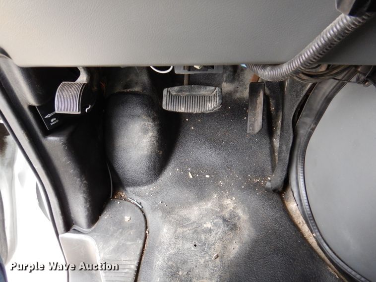 image for item KY9555 2003 Ford E550 Super Duty  box truck