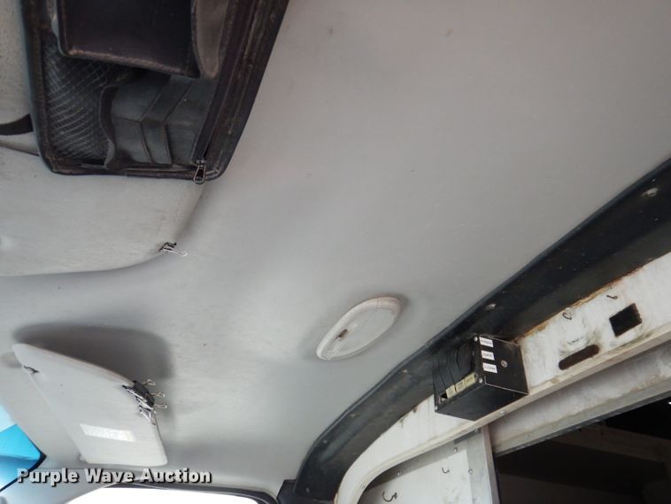 image for item KY9555 2003 Ford E550 Super Duty  box truck