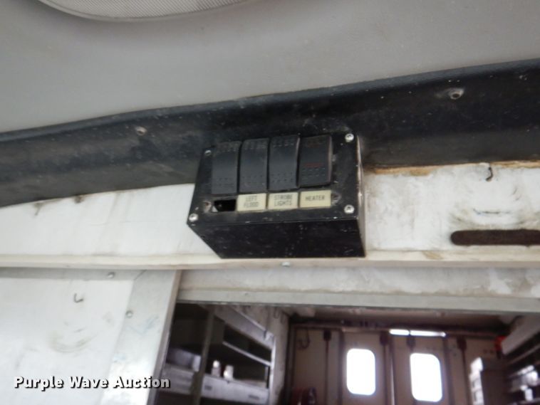 image for item KY9555 2003 Ford E550 Super Duty  box truck