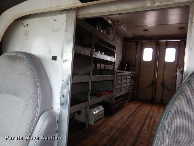 image for item KY9555 2003 Ford E550 Super Duty  box truck