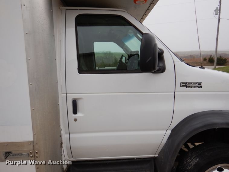 image for item KY9555 2003 Ford E550 Super Duty  box truck