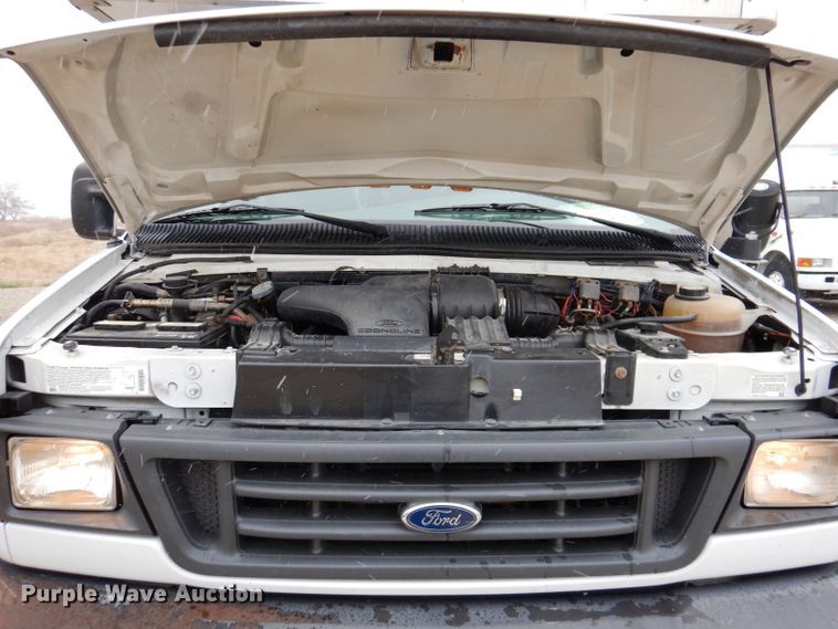 image for item KY9555 2003 Ford E550 Super Duty  box truck