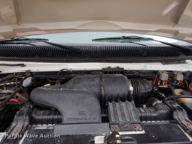 image for item KY9555 2003 Ford E550 Super Duty  box truck