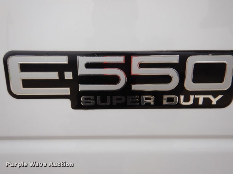image for item KY9555 2003 Ford E550 Super Duty  box truck