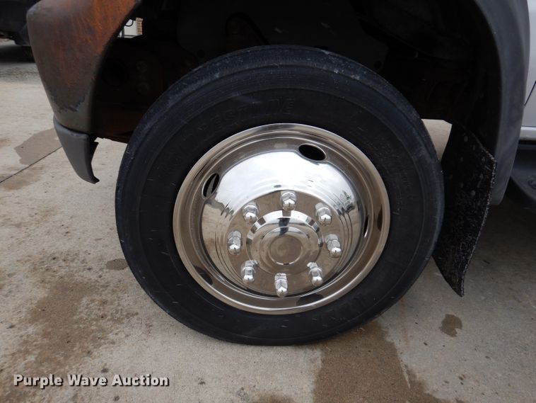 image for item KY9555 2003 Ford E550 Super Duty  box truck