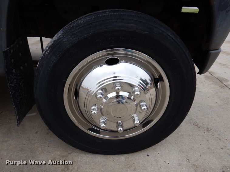 image for item KY9555 2003 Ford E550 Super Duty  box truck