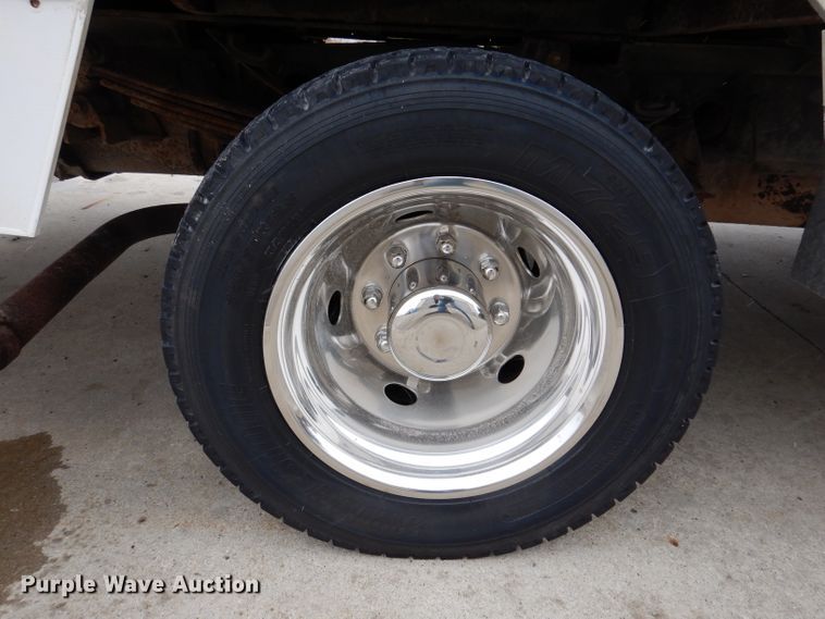 image for item KY9555 2003 Ford E550 Super Duty  box truck