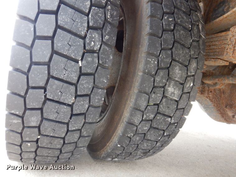 image for item KY9555 2003 Ford E550 Super Duty  box truck