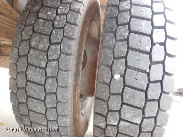 image for item KY9555 2003 Ford E550 Super Duty  box truck