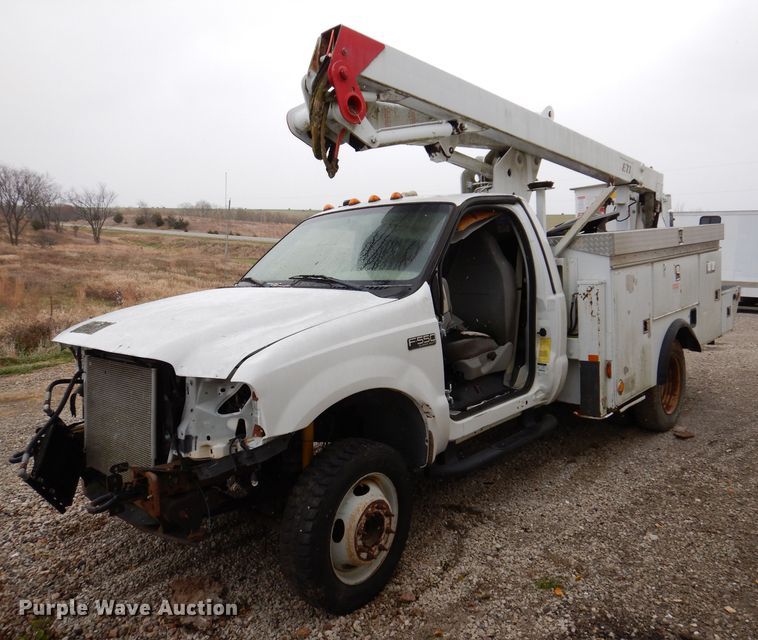 image for item KY9557 2004 Ford F550 Super Duty  bucket truck
