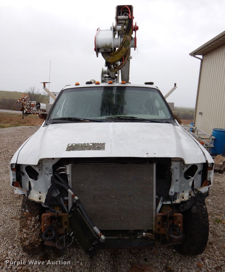 image for item KY9557 2004 Ford F550 Super Duty  bucket truck