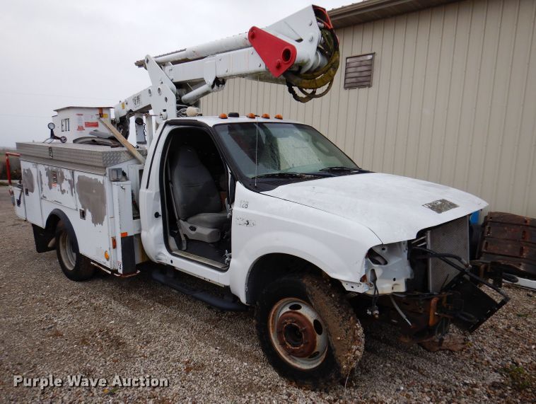 image for item KY9557 2004 Ford F550 Super Duty  bucket truck