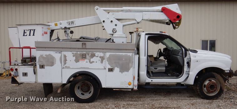 image for item KY9557 2004 Ford F550 Super Duty  bucket truck