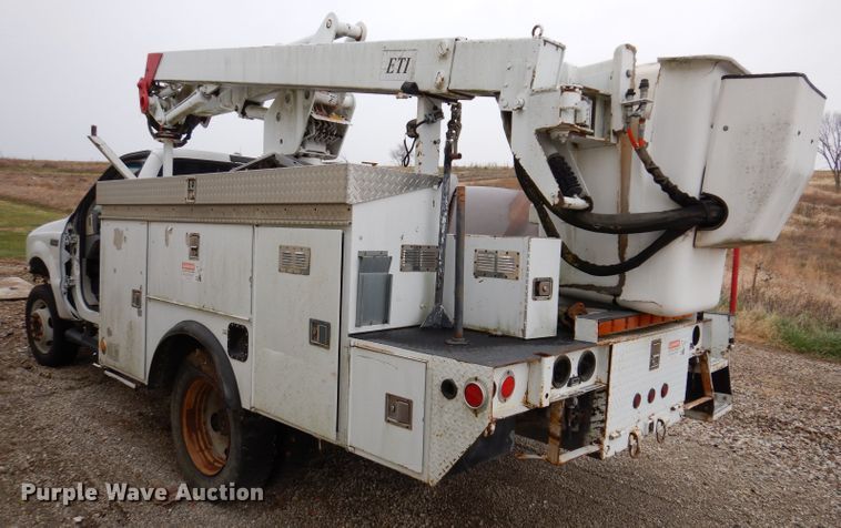 image for item KY9557 2004 Ford F550 Super Duty  bucket truck