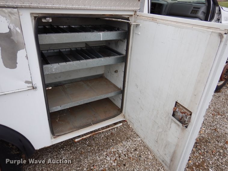 image for item KY9557 2004 Ford F550 Super Duty  bucket truck