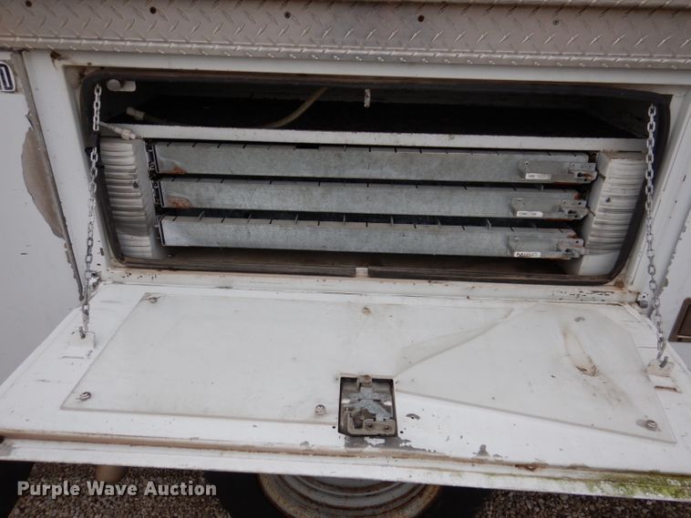 image for item KY9557 2004 Ford F550 Super Duty  bucket truck