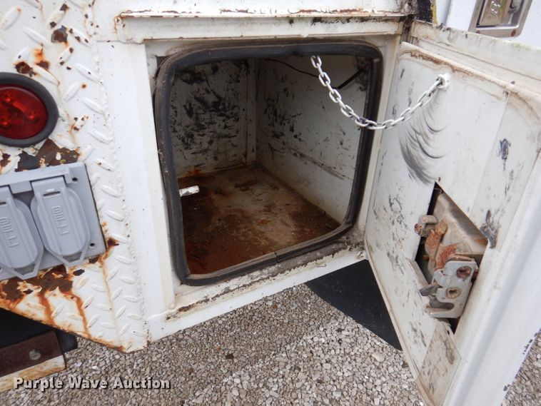 image for item KY9557 2004 Ford F550 Super Duty  bucket truck