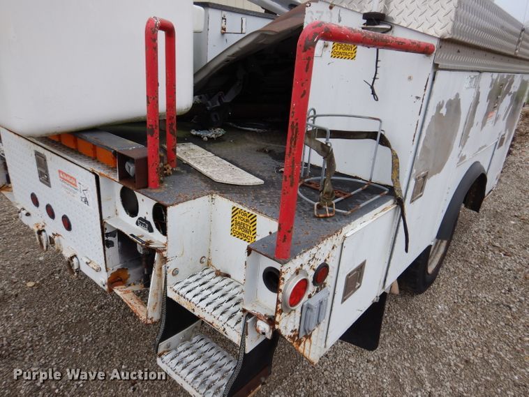 image for item KY9557 2004 Ford F550 Super Duty  bucket truck