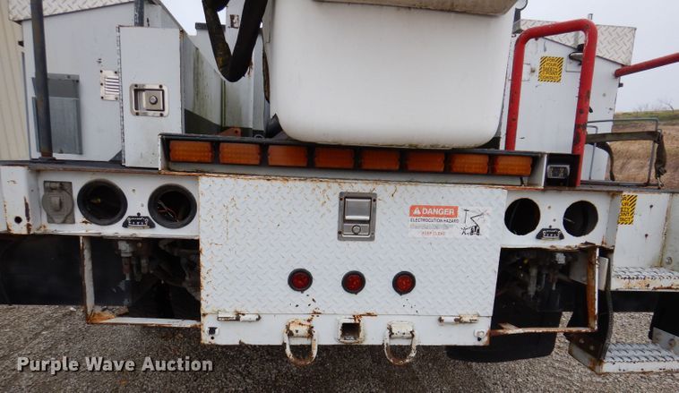 image for item KY9557 2004 Ford F550 Super Duty  bucket truck