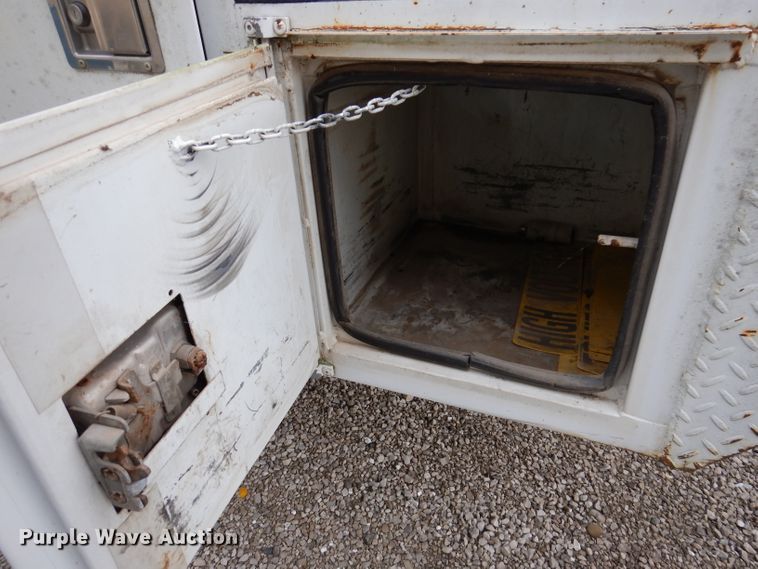 image for item KY9557 2004 Ford F550 Super Duty  bucket truck