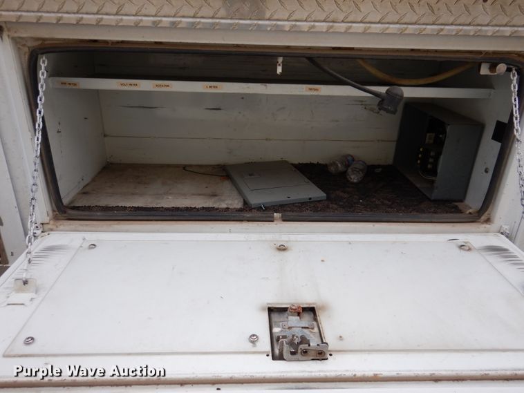 image for item KY9557 2004 Ford F550 Super Duty  bucket truck