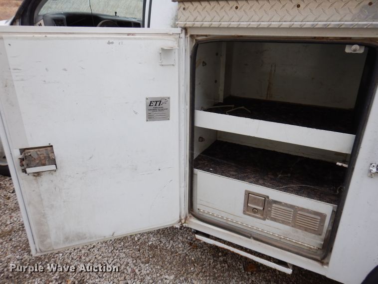 image for item KY9557 2004 Ford F550 Super Duty  bucket truck